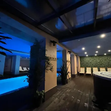 Cornelia Deluxe Apartmanhotel Banszko