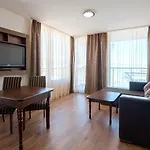 Cornelia Deluxe 아파트호텔 반스코