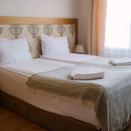 Cornelia Deluxe Aparthotel